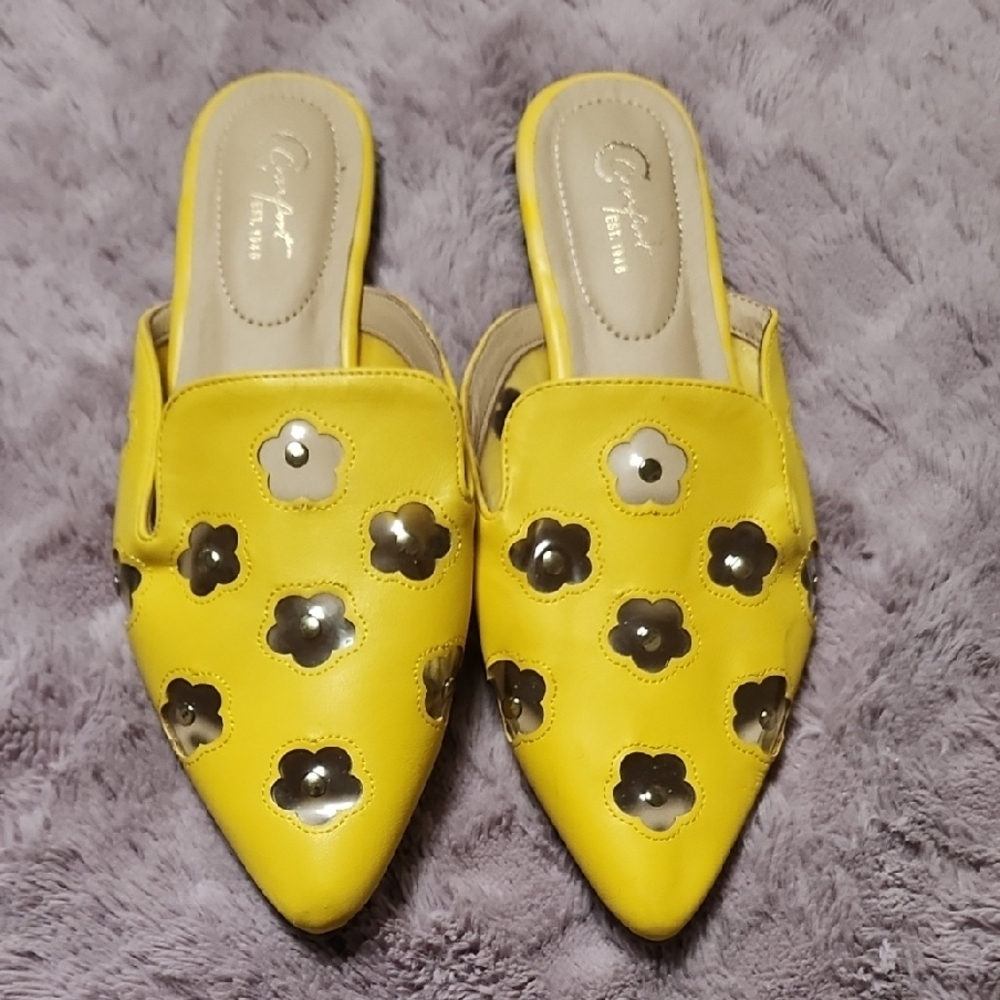 Vibrant Yellow Floral Women's Mules Cute Clear Flower Design - Picture 3 of 4